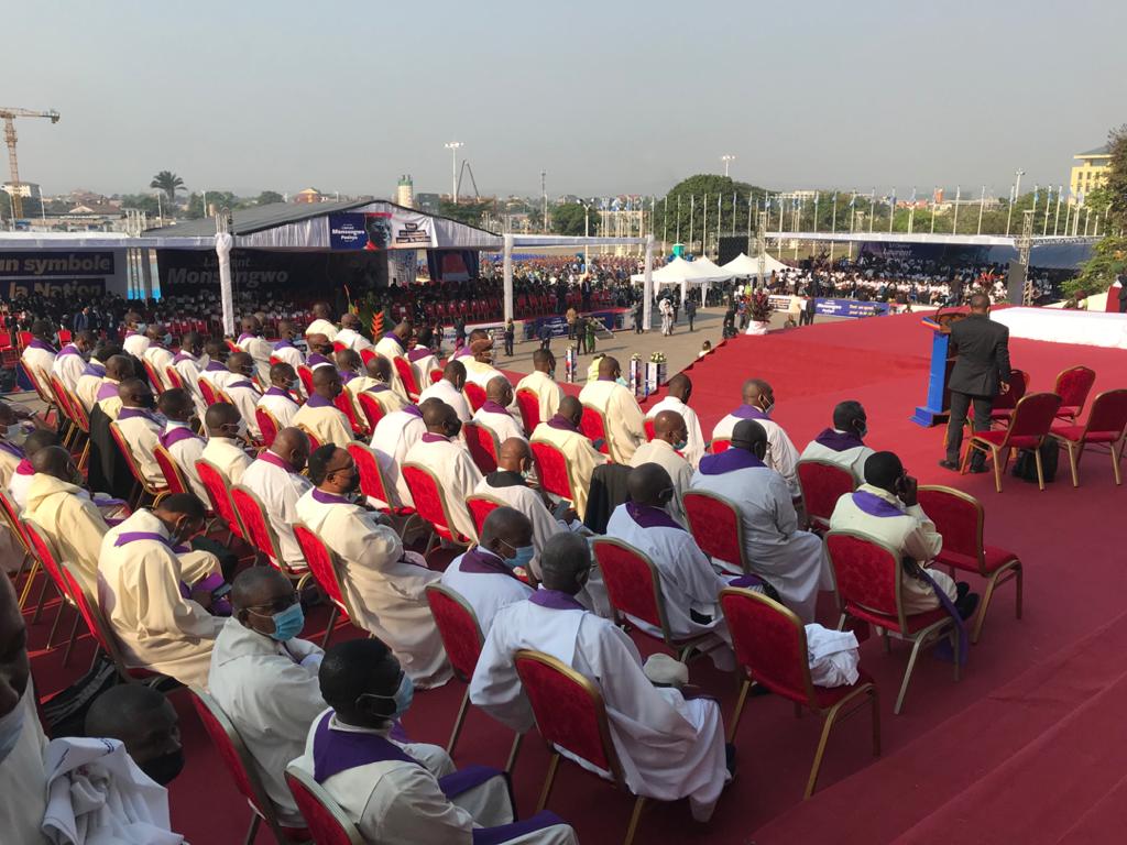 RDC-Kinshasa: des faux prêtres appréhendés à la cérémonie d’hommages du cardinal Mosengwo.