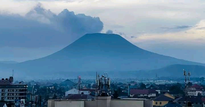 Nyiragongo : une mission gouvernementale à Goma pour suivre l’évolution du volcan (Brève)