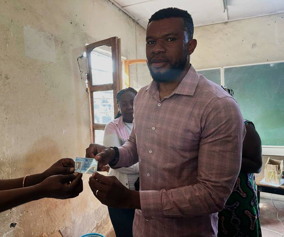 Goma: Patrick OLOMBE obtient sa carte d’electeur, les jeunes prêts à le pousser haut