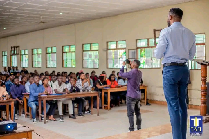 Goma: Patrick OLOMBE, étudiants et enseignants de l’ISDR-GL, fiers de leur produit