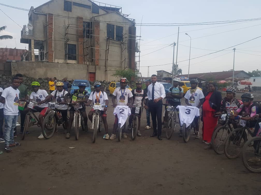 Goma: Patrick OLOMBE offre une fête de l’indépendance particulière à des cyclistes