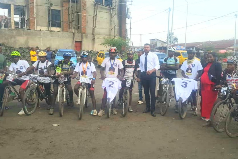 Goma: Patrick OLOMBE offre une fête de l’indépendance particulière à des cyclistes