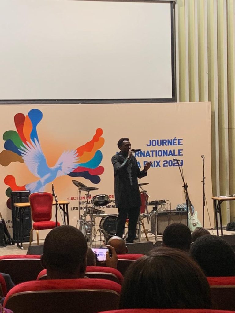 « la paix commence avec moi » : Le congolais PAC Mesrimes et la nigériane Maryam Alhani unissent leur talent pour la paix